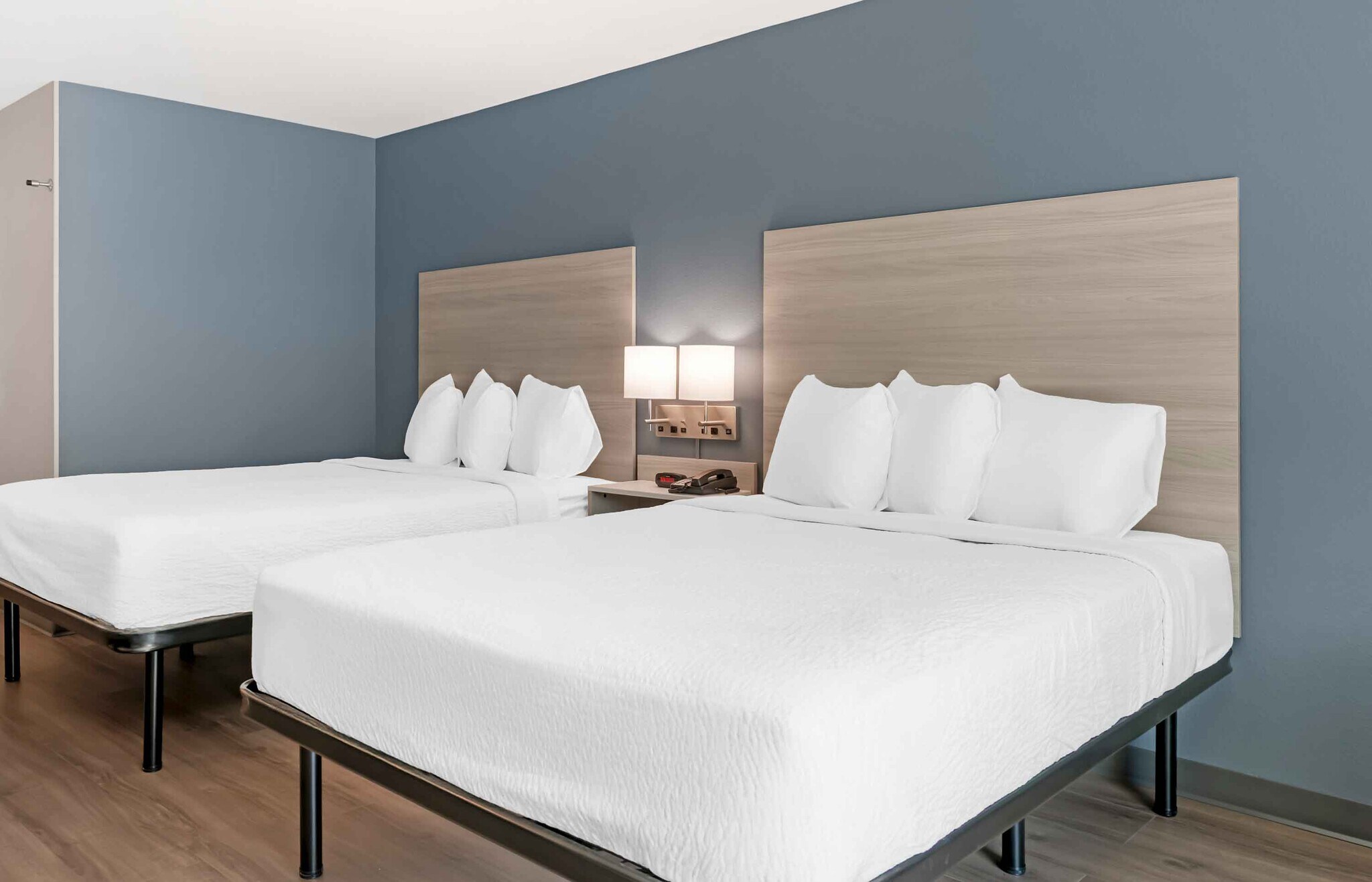 Building Photo - Furnished Studio-Wildwood
