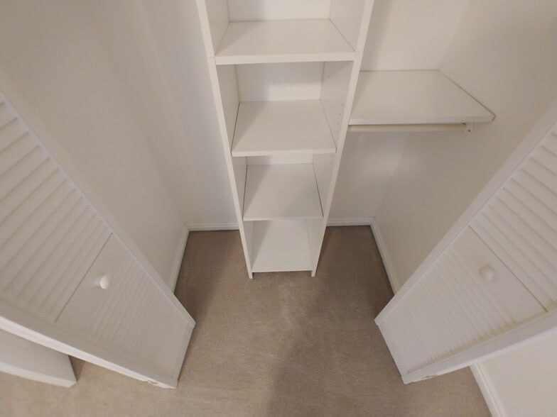 Building Photo - 936 Meadowbrook Dr