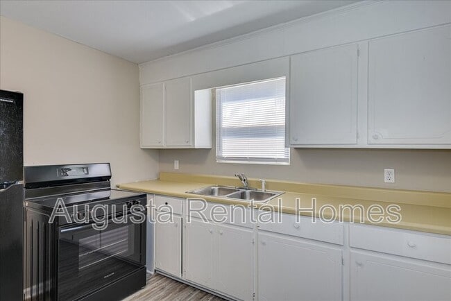 Building Photo - 325 B Verdery Drive