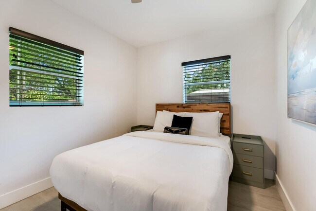 Building Photo - 1526 SW 20th Ave