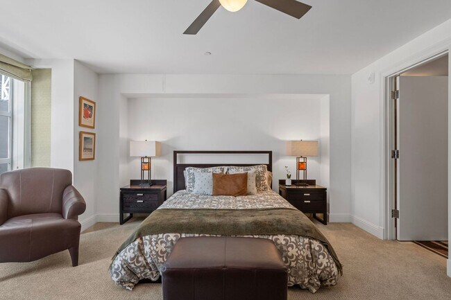 Building Photo - Large Updated SoMa Apartment!