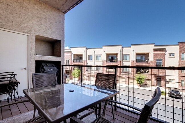 Building Photo - Private 2 bed 2 bath Condo in Inverness En...