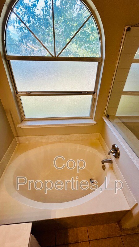 Building Photo - 6362 Parkland Oaks Dr