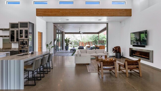 Building Photo - 4912 N 45th St