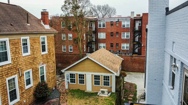 Building Photo - 831 Gates Ave