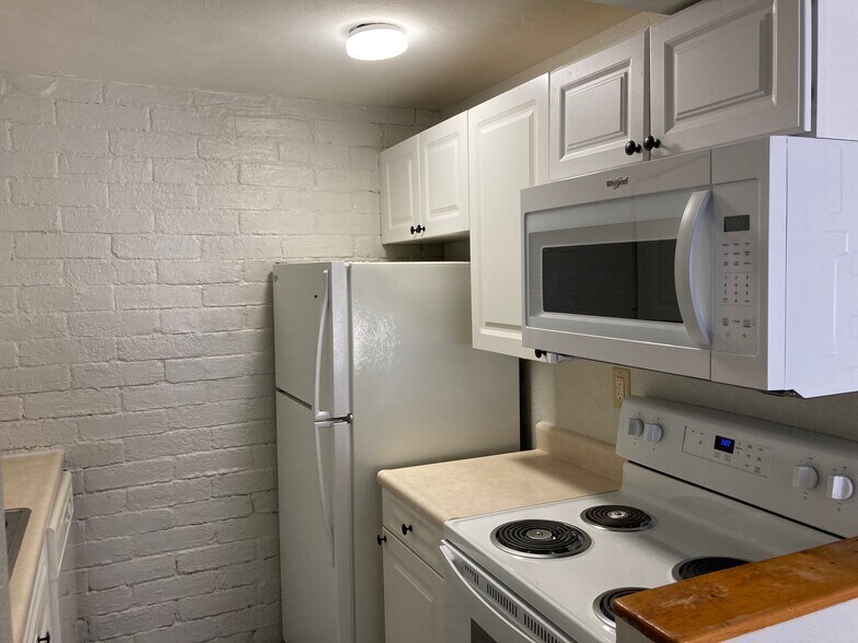 Building Photo - 204 Kellywood Mnr