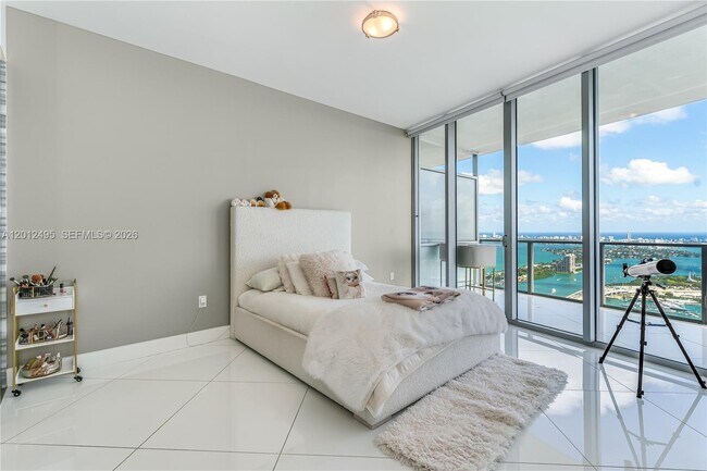 Building Photo - 1100 Biscayne Blvd