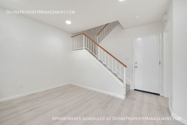 Building Photo - 902 California Privado
