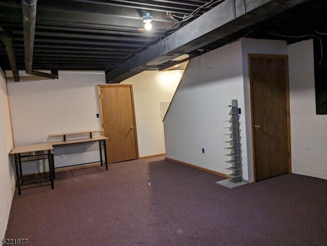 Building Photo - 604 Almond Ct