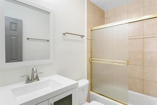 Building Photo - Modern 3 Bedroom, 2 Bath Completely Remodeled Condo