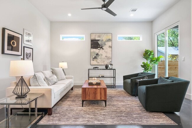 Building Photo - Premium Central Austin New Construction