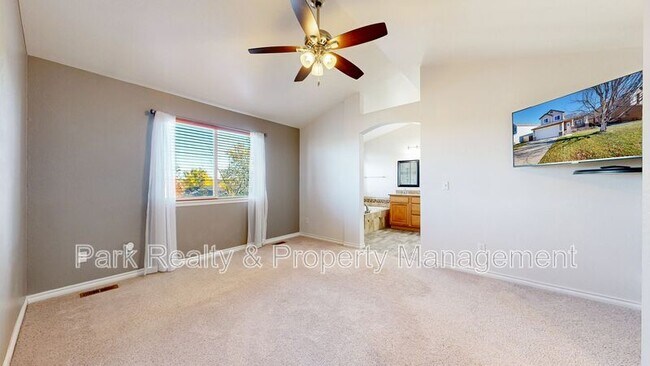 Building Photo - 8596 Bluegrass Cir