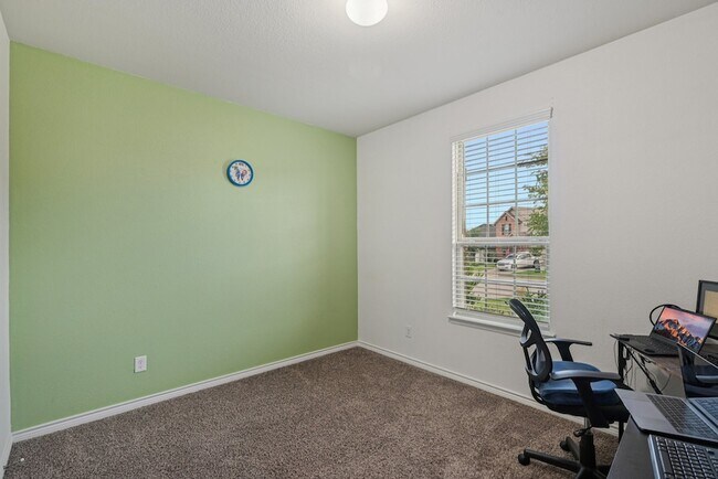 Building Photo - 1025 Indigo Ln
