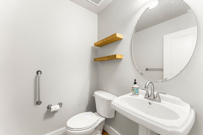 Building Photo - 987 N Knox Pl