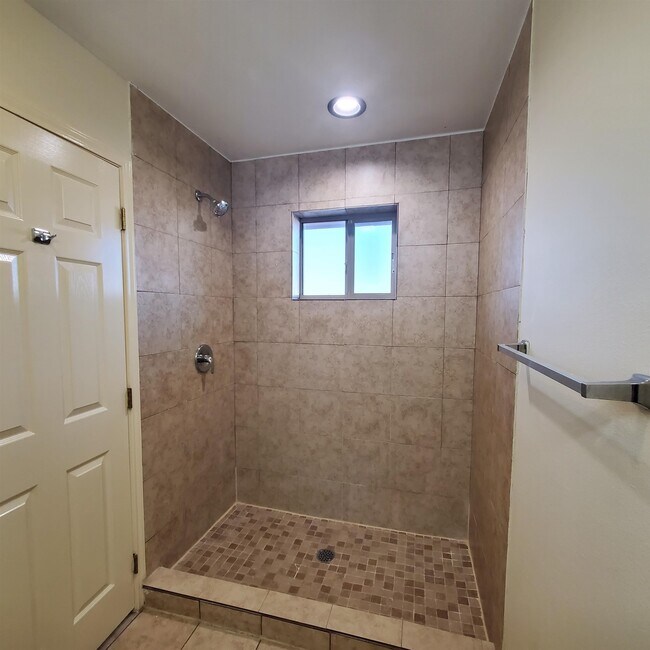 Building Photo - 1007 Emerald Valley Dr