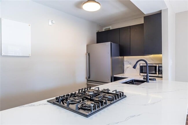 Building Photo - 620 Peachtree St NE