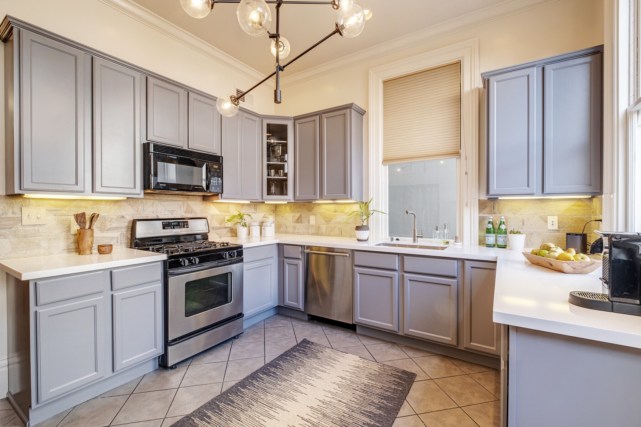Updated Kitchen with Stainless Steel appliances - 2188 Sutter St