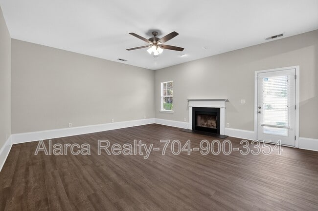 Building Photo - 2041 White Cedar Ln