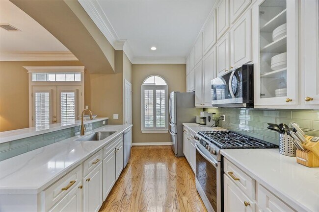 Building Photo - 5411 Blossom St