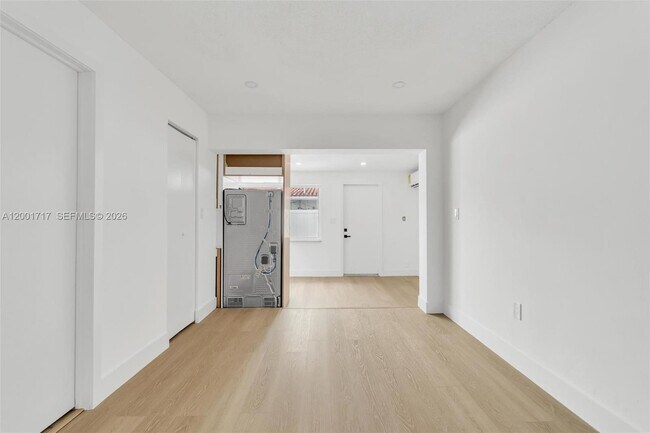 Building Photo - 1611 NE 50th Ct