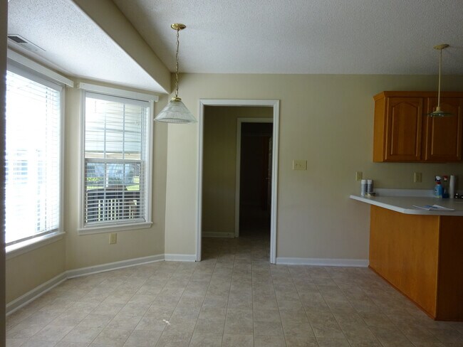 Building Photo - Beautiful 3BR/2Bath with Bonus Room!