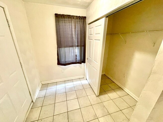 Building Photo - Charming 3-Bedroom Home with Fenced Yard i...