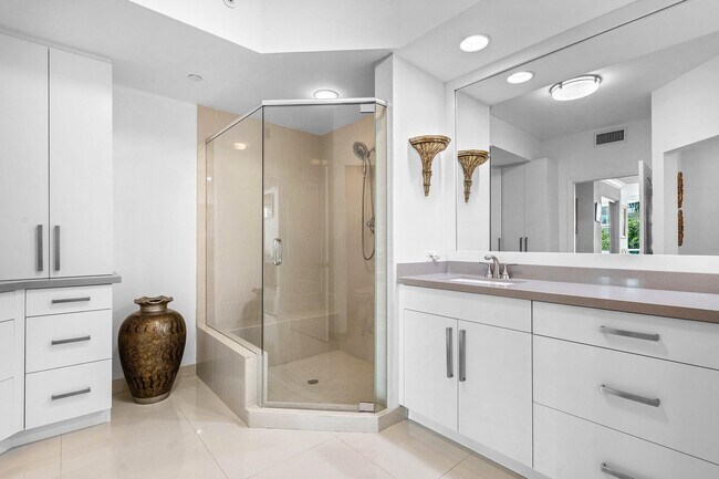 Building Photo - 500 SE Mizner Blvd