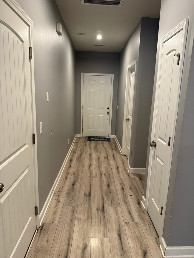 Building Photo - 2136 Postings Pt