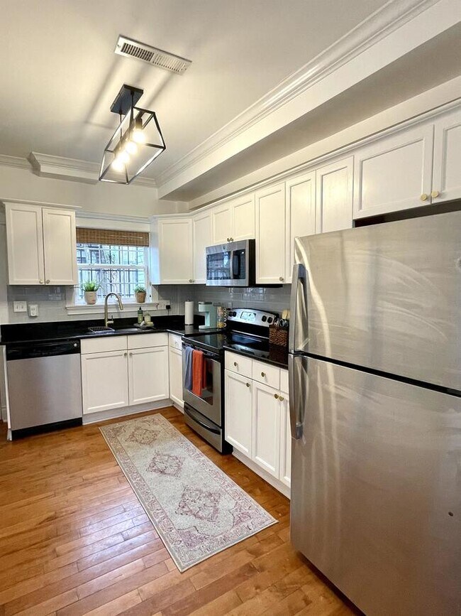 Building Photo - 1656 Kramer St NE