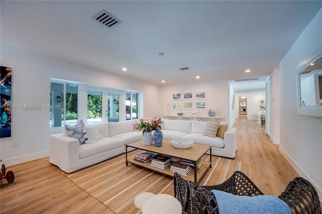 Building Photo - 11905 SW 67th Ave