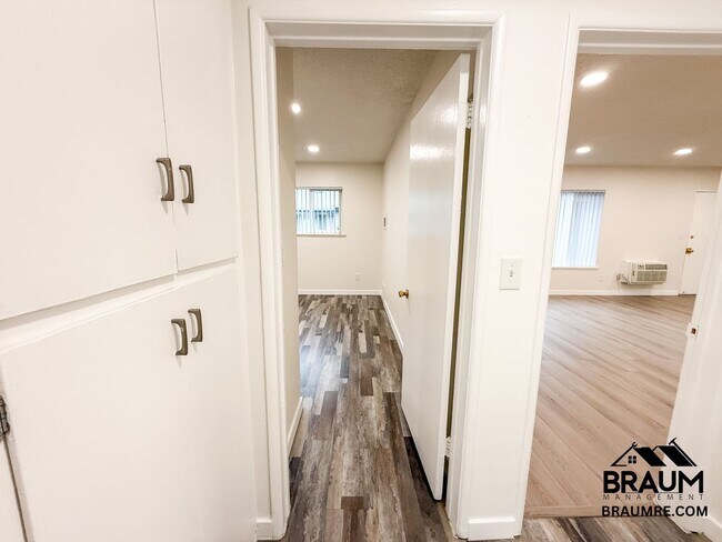 Building Photo - 5131 Buffalo Ave