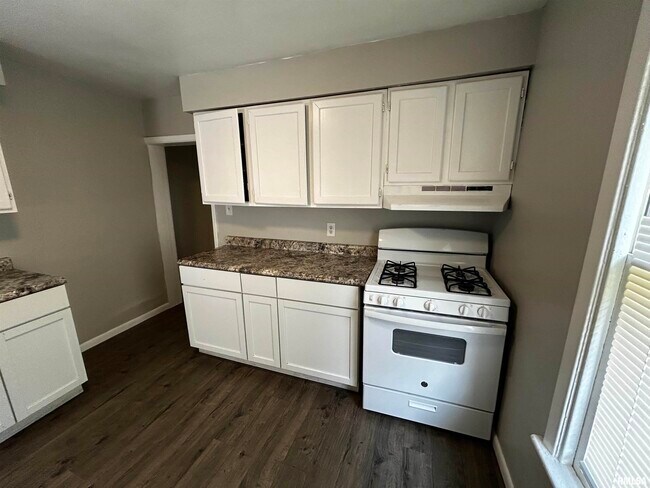 Building Photo - 1020 E Kansas St