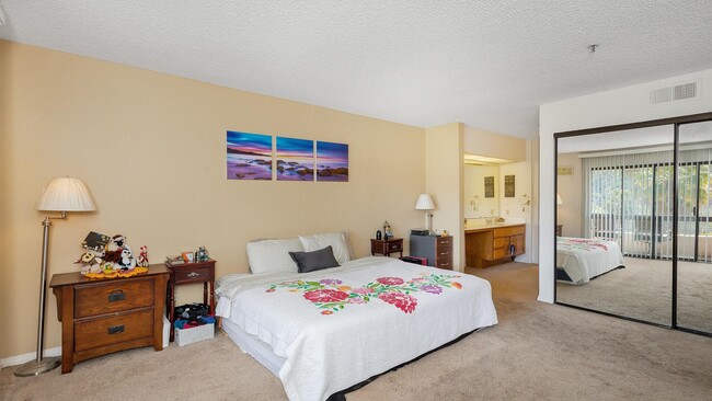Building Photo - Lovely 1 bedroom Condo in Top-Rated Complex
