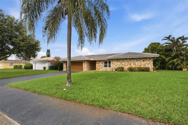 Building Photo - 821 Ramblewood Dr