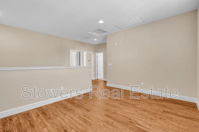 Building Photo - 718 El Paseo Cir