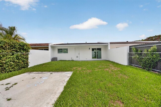 Building Photo - 10006 SW 23rd Terrace