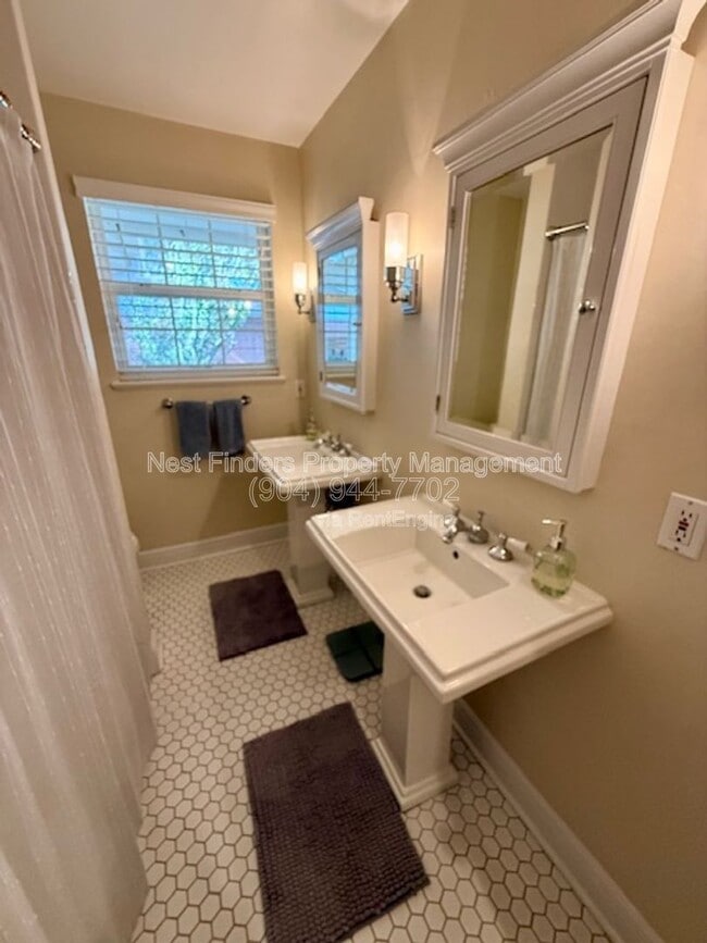 Building Photo - 7104 Catalonia Ave