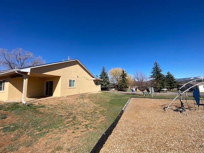 Building Photo - Three Bedroom Bayfield House Available for...