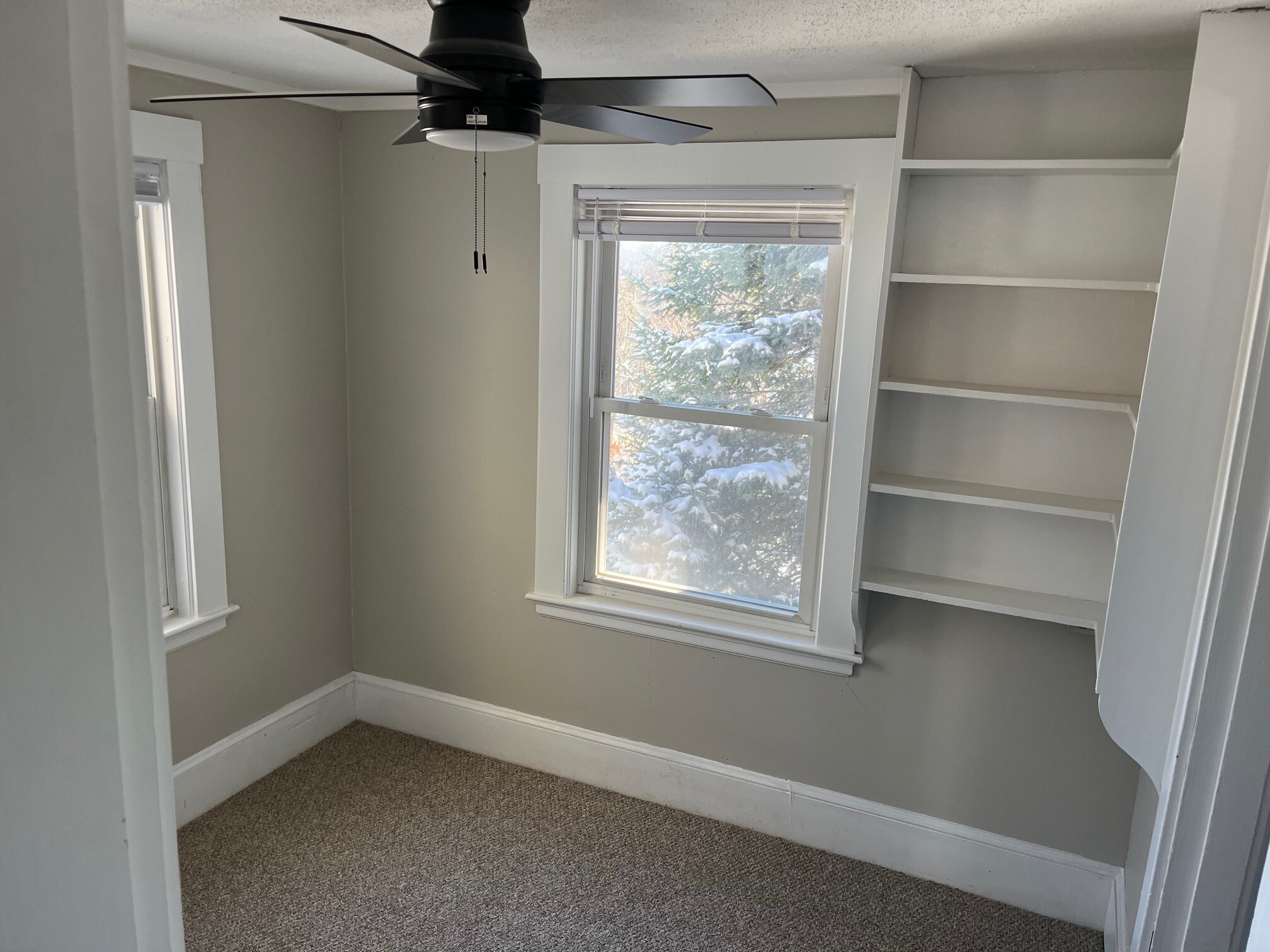 bonus room/office - 162 Montvale Ave