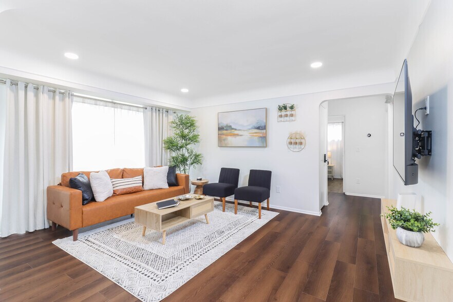 Furnished - 29744 Rosslyn Ave
