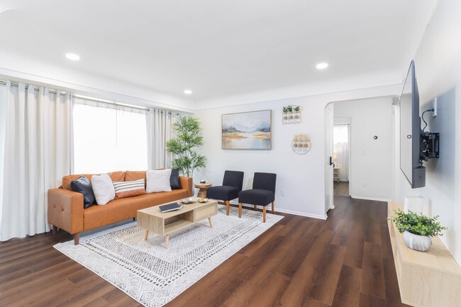Furnished - 29744 Rosslyn Ave
