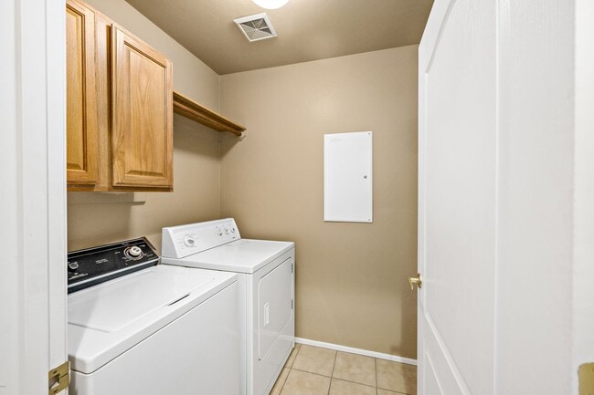 Building Photo - Paseo Estrella Gem at the base of Tucson icon A mountain! Minutes away from DownTown Tucson!