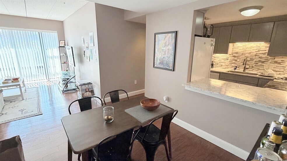 Building Photo - 170 Gore St