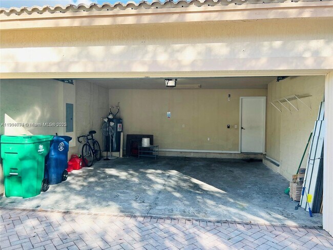 Building Photo - 4537 SW 134th Ave