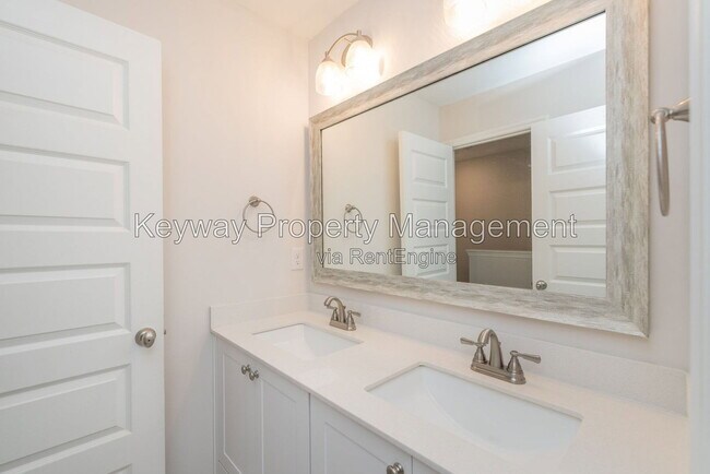 Building Photo - 319 Sumac Trail