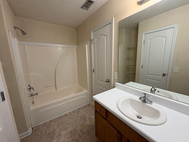 Building Photo - 361 Bridgewater Cir