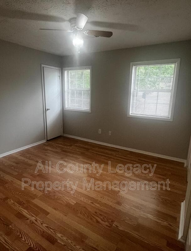 Building Photo - 2942 Spruce Cir