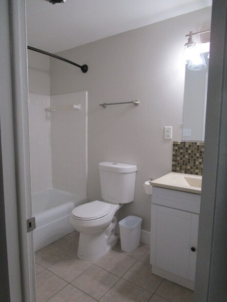 Building Photo - 23 College Ave SE