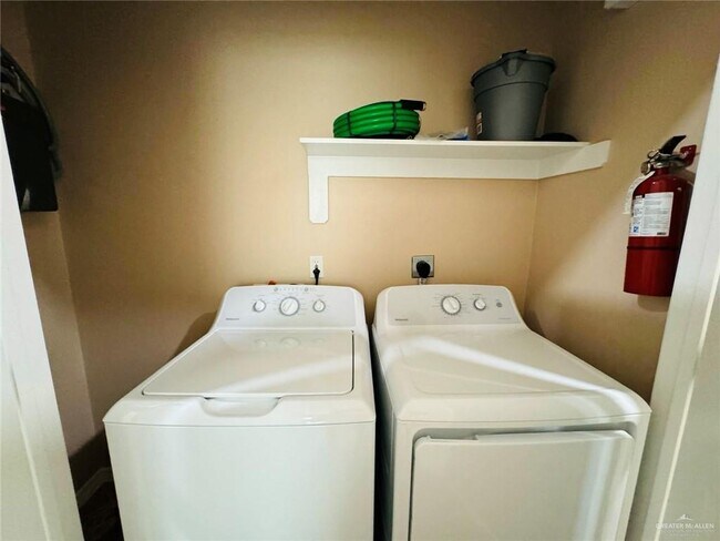 Building Photo - 17 W Driftwood St