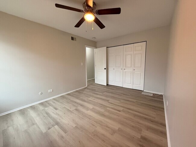 Building Photo - 2167 N Heather Ln